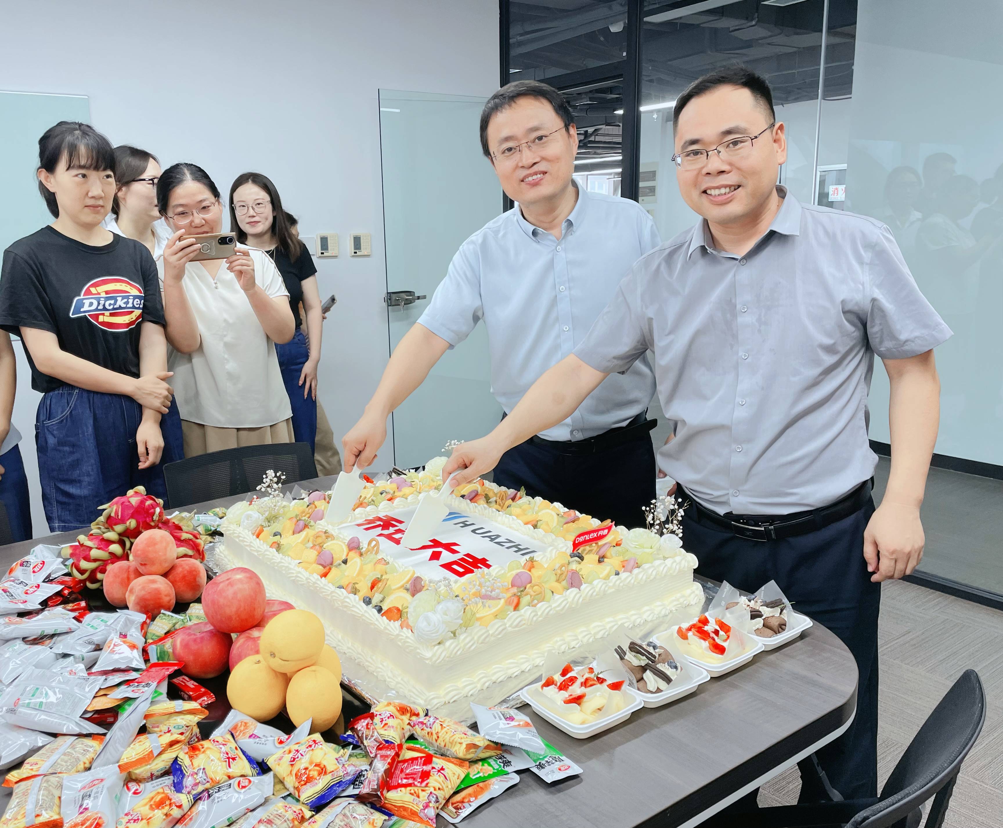 中科華智喬遷新辦公室.jpg 中科華智喬遷新辦公室.jpg